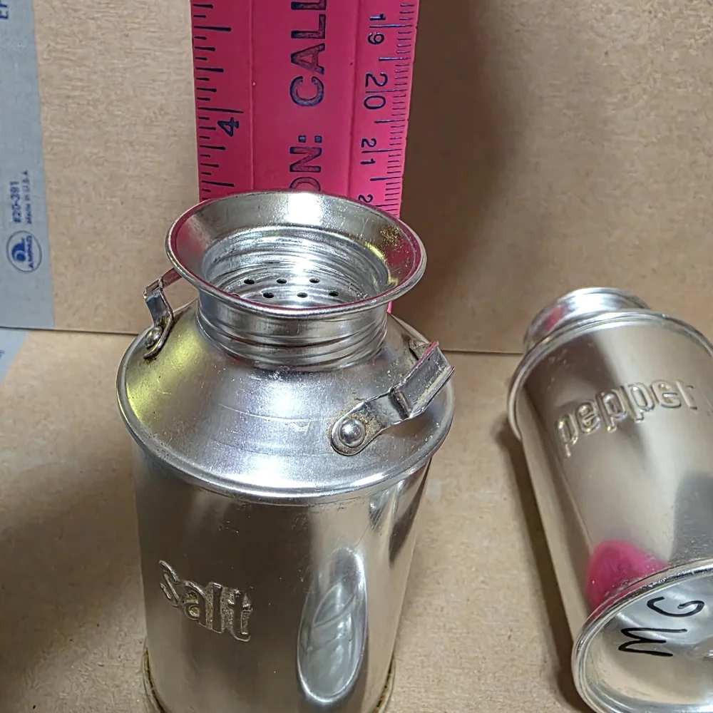 Vtg Milk Can Salt Pepper Shaker Set W Lids #142